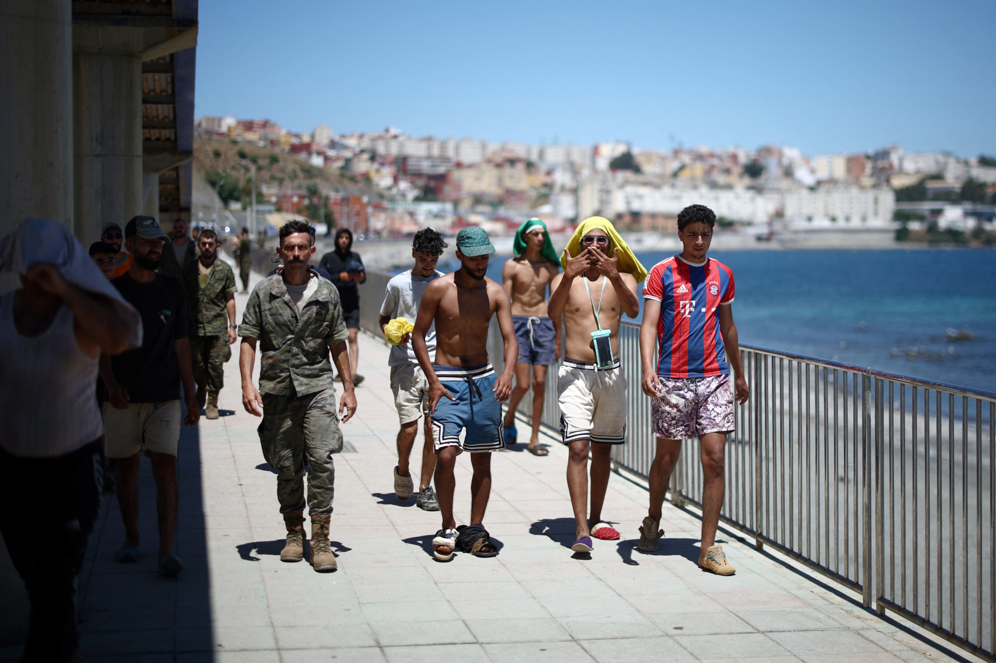 À Ceuta, un migrant marocain déjà condamné trois fois pour agression sexuelle s'introduit dans le lit d'une mère de famille