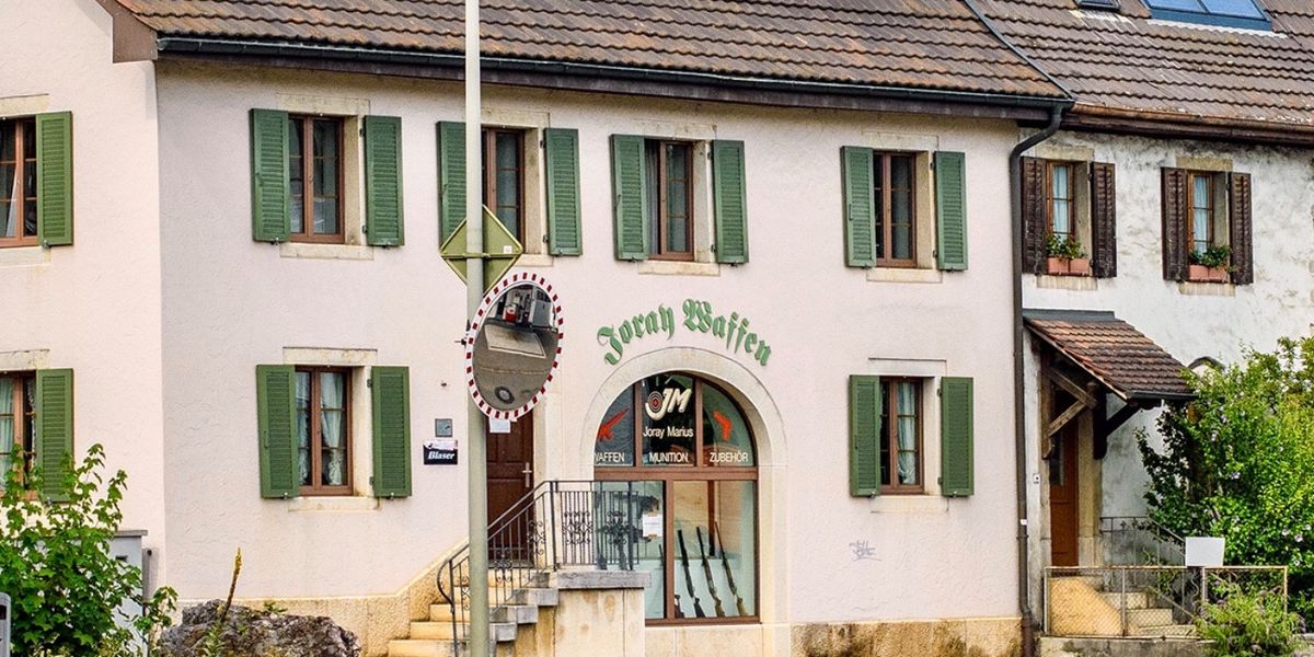 Polizeieinsatz-in-Laufen-Schon-wieder-Einbruchsversuch-in-Waffengesch-ft-was-steckt-dahinter-