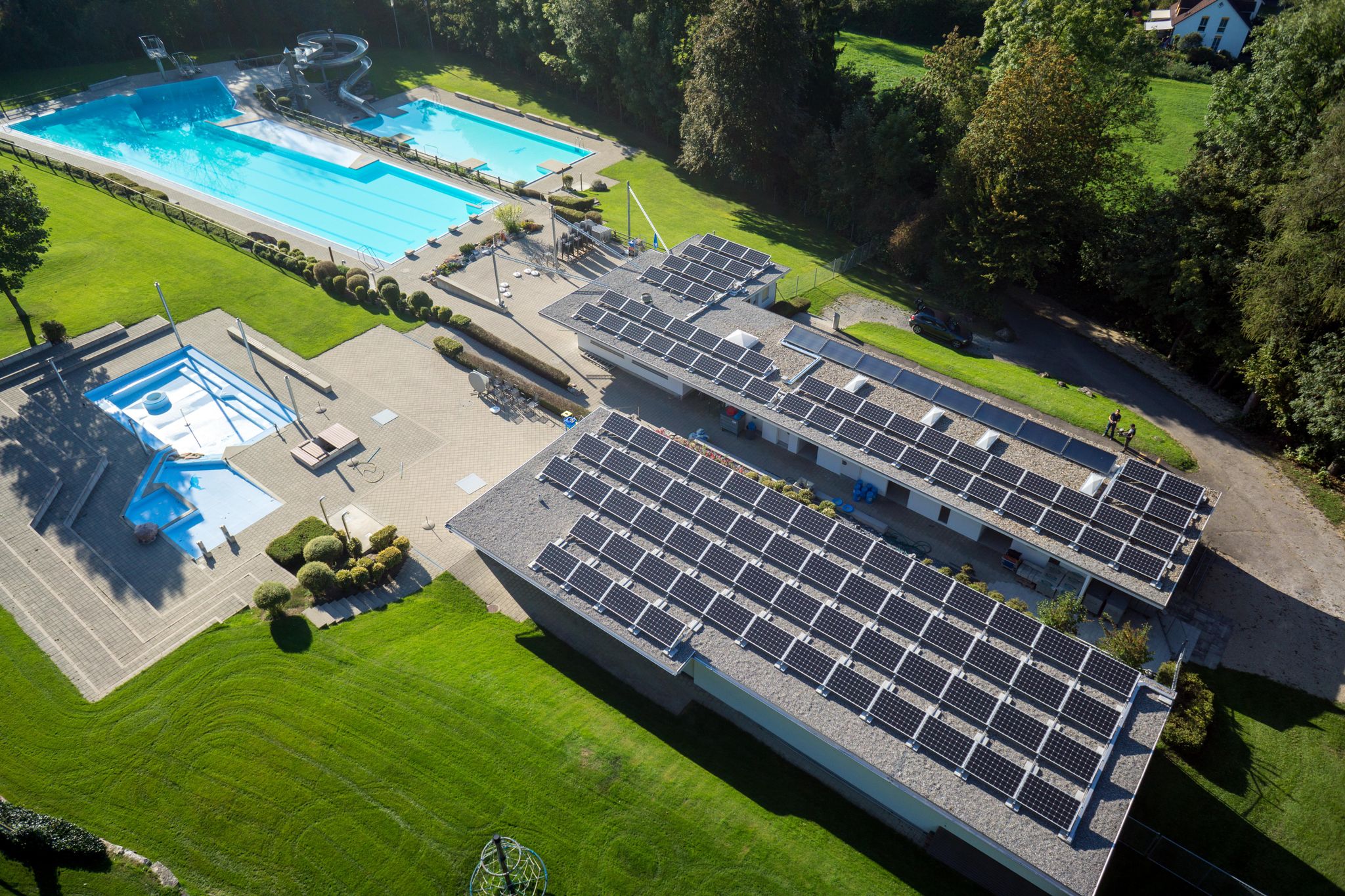 Die IG Solar Wehntal hat auch die Badi Niederweningen mit einer Solaranlage ausgestattet.
