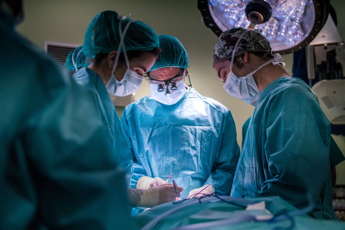 Le Ministère public enquête à la fois sur un soupçon d’erreur médicale et sur celui d’un abus de détresse.