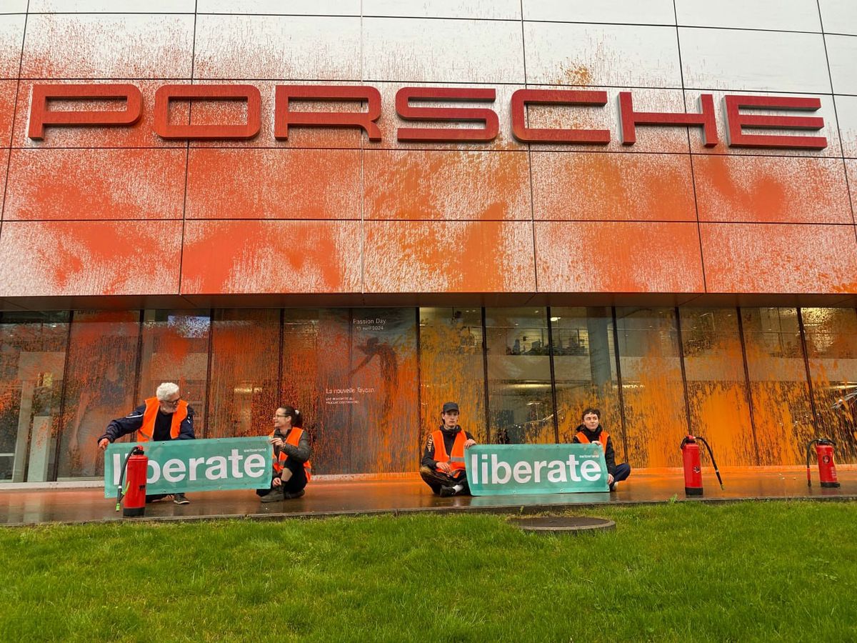 Un garage Porsche aspergé de peinture à Crissier