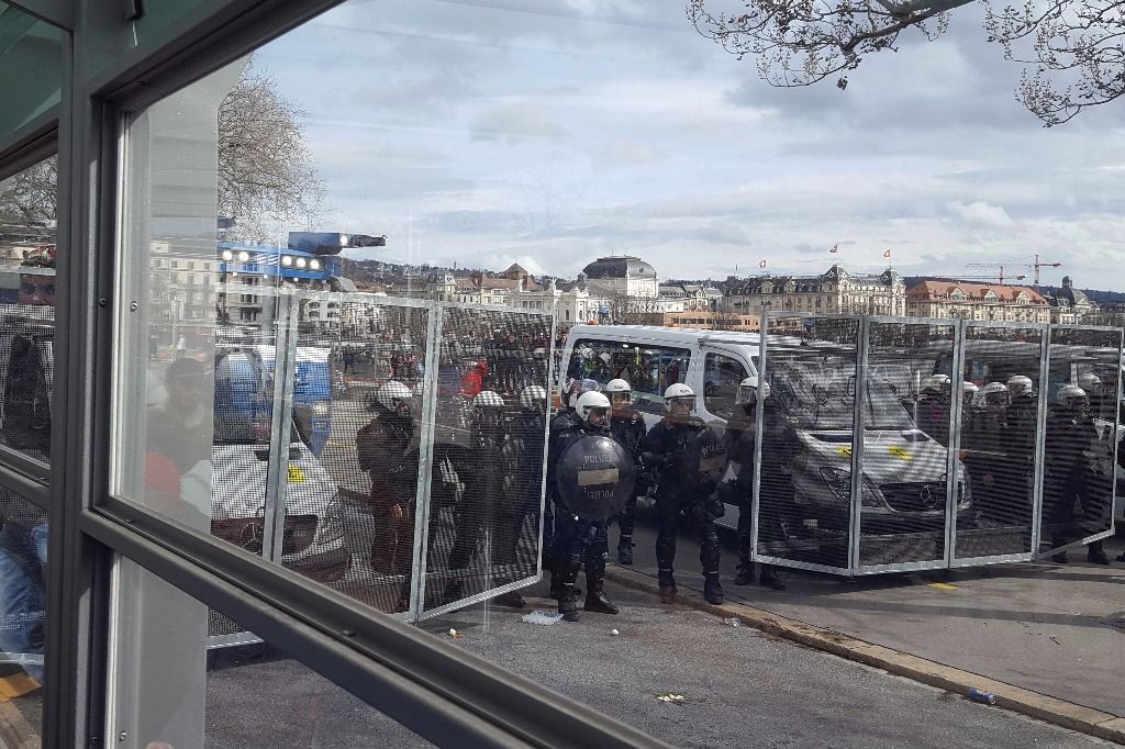 Über 100 Personen in Gewahrsam – Polizei mit Zwischenfazit