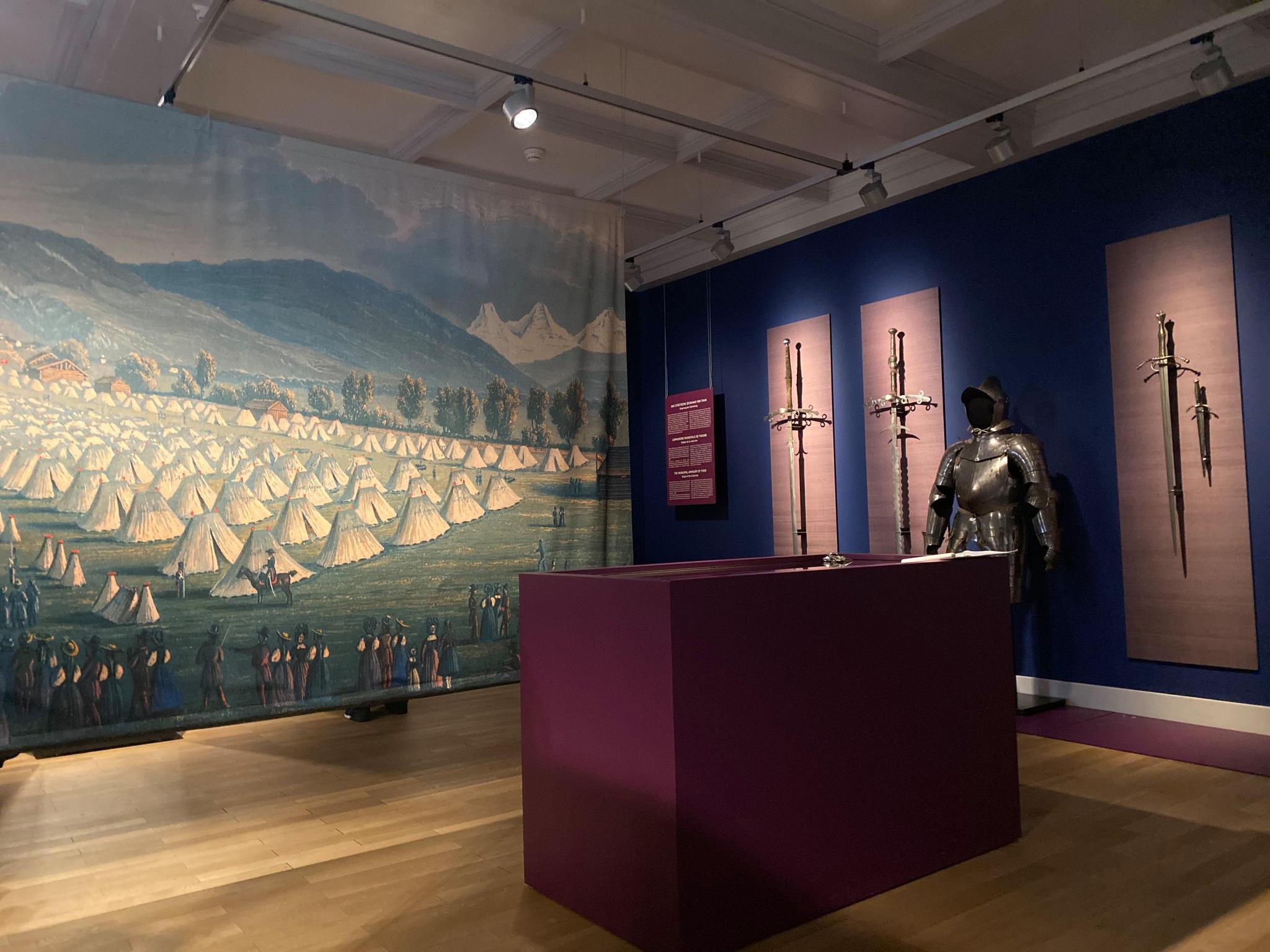 Bis zum 18. April 2022 sind im Rahmen einer Wechselausstellung im Schloss Thun militärhistorische Objekte zu Thun und dessen Bedeutung als Militärstadt ausgestellt.