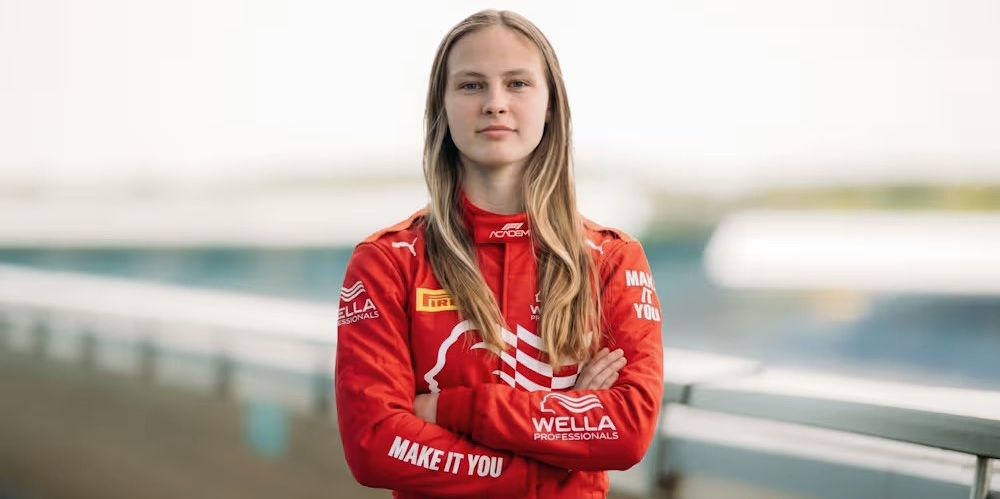 Chiara-B-ttig-Schweizer-Rennfahrerin-gibt-ihr-Deb-t-in-der-F1-Academy-in-Silverstone