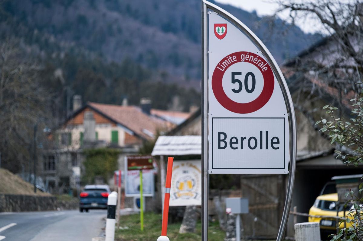 Comme à Berolle, au Pied du Jura, des communes abritent de nombreux bâtiments encore chauffés au mazout et la transition énergétique, avec son coût, ne va pas de soi. 