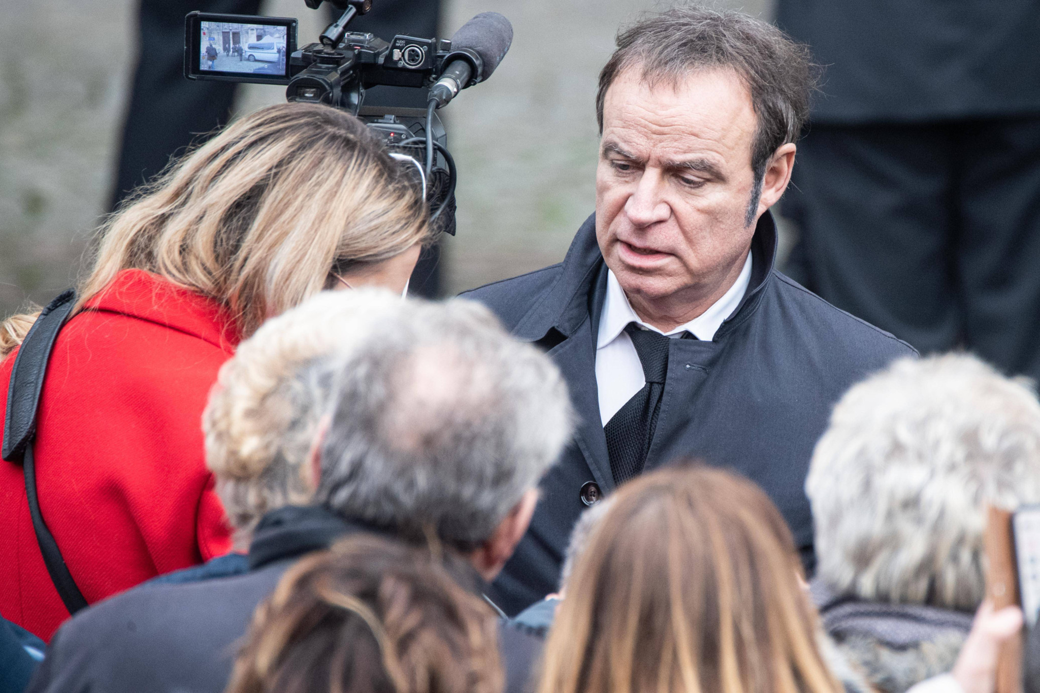 Zwischenfall im französischen TV: Eklat während Werbepause: Kommentator vor Publikum spitalreif geschlagen