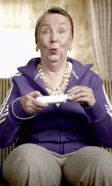 Grosi-Rolle in der Kinowerbung für ein Computerspiel.