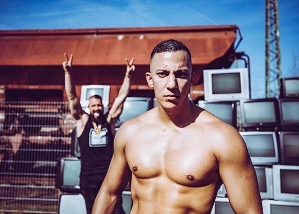 Kollegah und Farid Bang erhielten einen Echo-Preis für ihr Album. In Deutschland tobt seither die Debatte, denn die beiden verwenden antisemitische Passagen. Kollegah und Farid Bang erhielten einen Echo-Preis für ihr Album. In Deutschland tobt seither die Debatte, denn die beiden verwenden antisemitische Passagen.