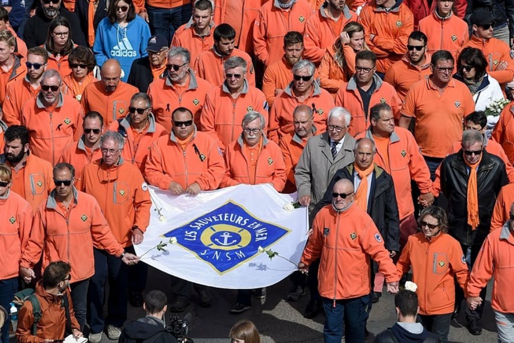 Marche silencieuse pour les sauveteurs décédés