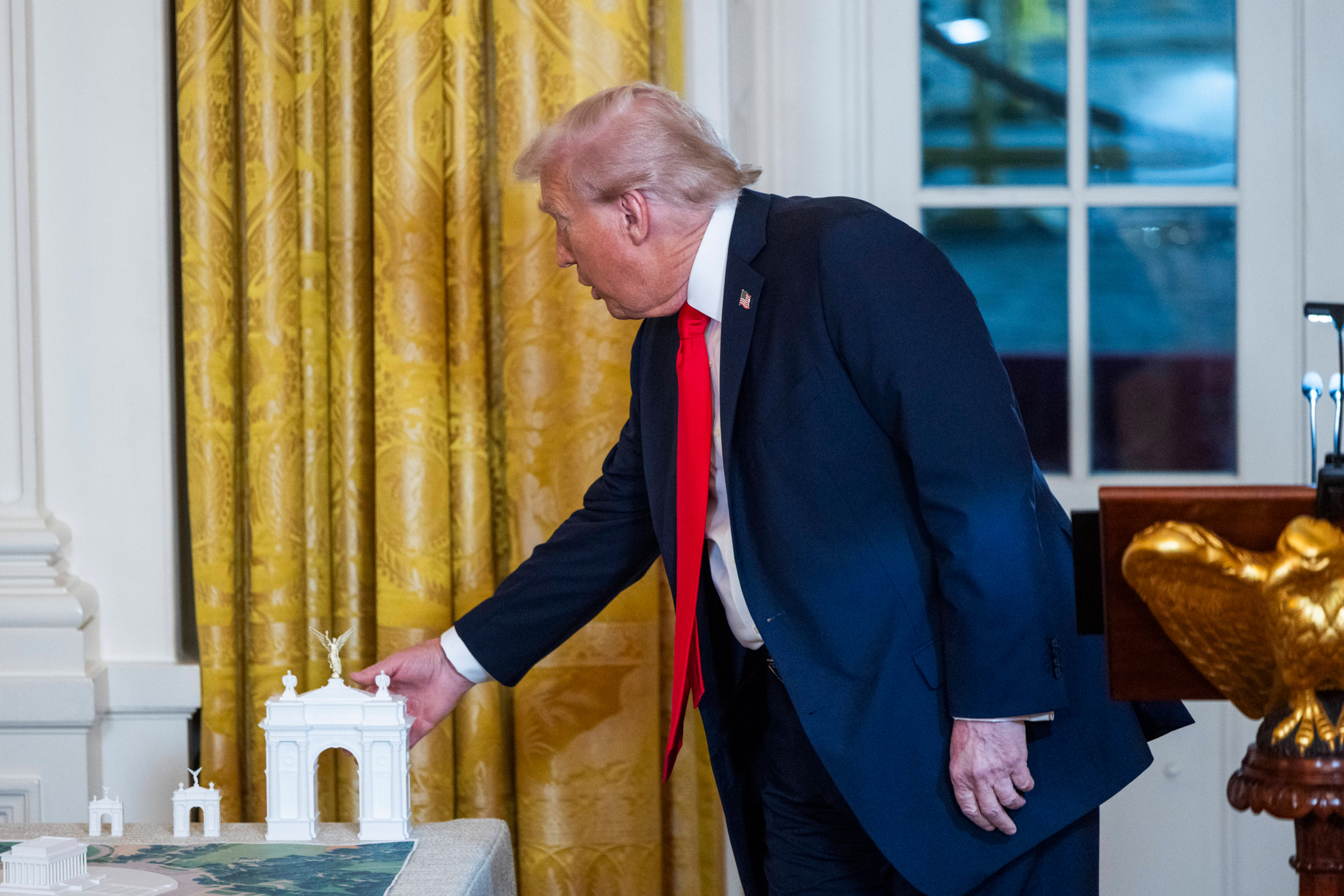 Projet architectural et militaire: Trump veut transformer son arc de triomphe en base militaire pour drones