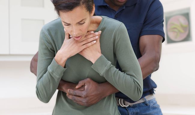 Der heimlich-Griff kann leben retten.