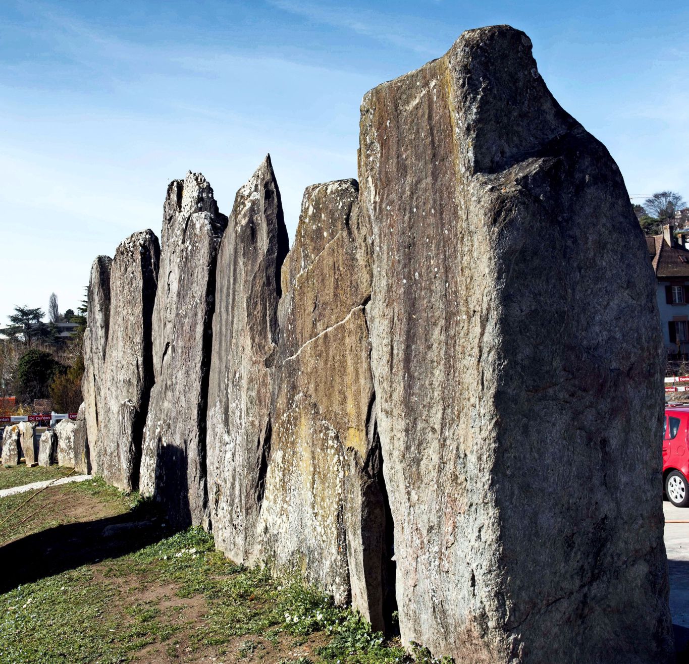 Le Menhir Serrisnull