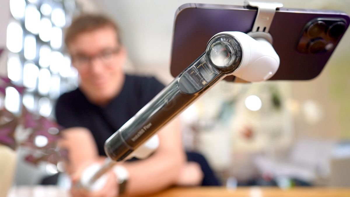 Dieser Selfiestick hat alles – sogar Motoren und künstliche Intelligenz