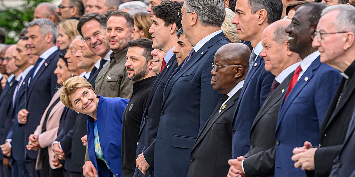 Viola Amherd lors de la «photo de famille» de la conférence du Bürgenstock.