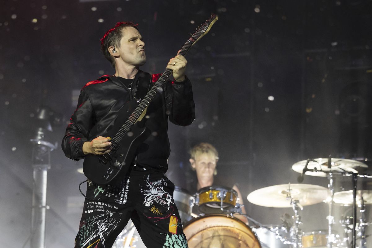 Le chanteur et guitariste de Muse Matthew Bellamy lors du concert de mercredi soir à Berne.