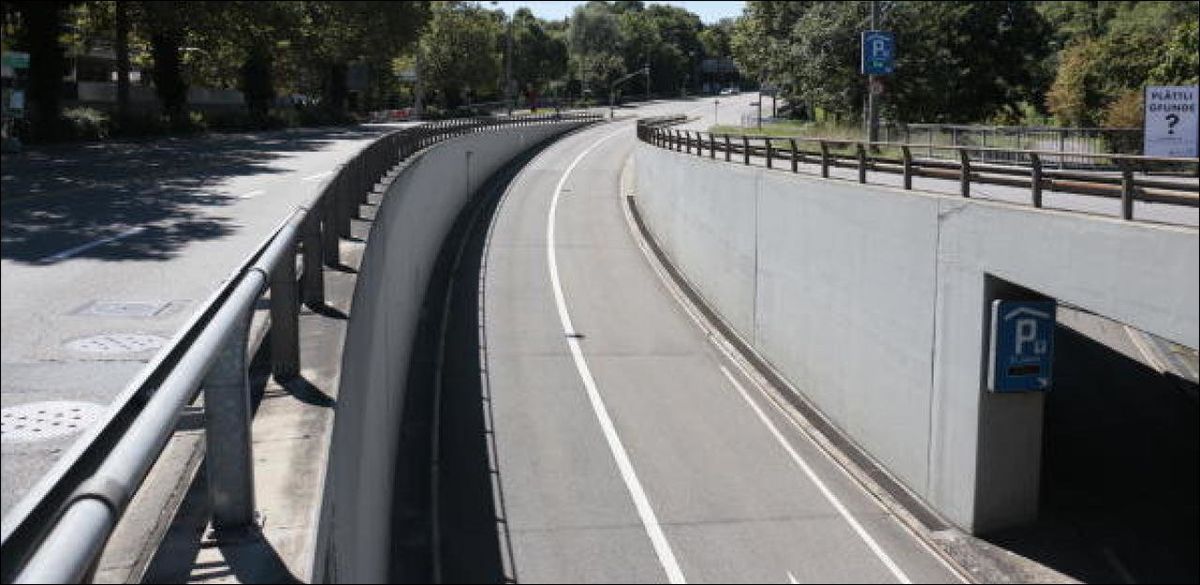 C'est à cet endroit que la victime a passé par-dessus la glissière de sécurité. C'est à cet endroit que la victime a passé par-dessus la glissière de sécurité.