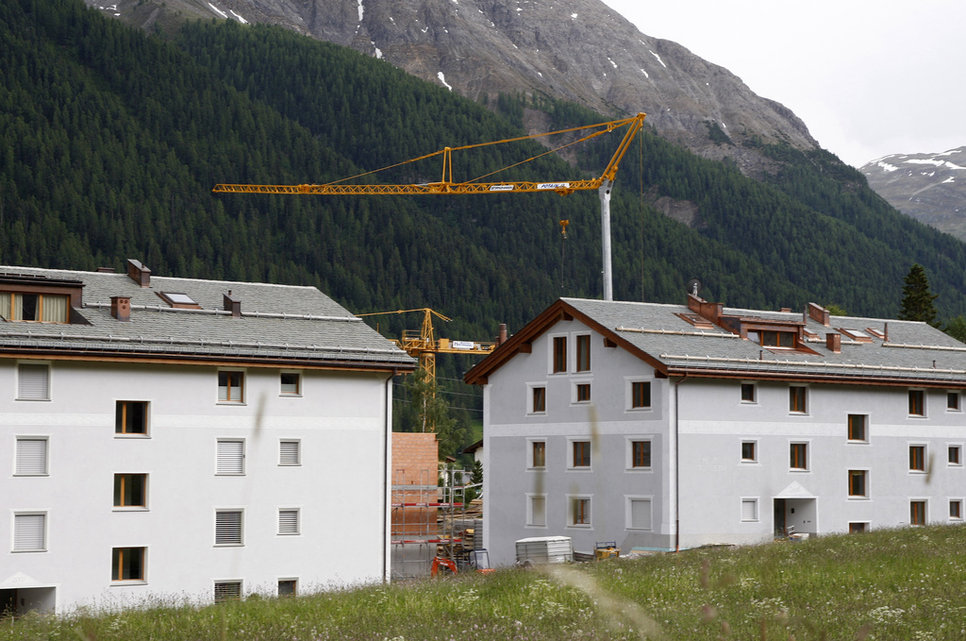 50 Prozent von sehr viel sei immer noch viel, sagt die Bündner Kantonalsektion der GLP: Bauboom in Zuoz im Oberengadin. 