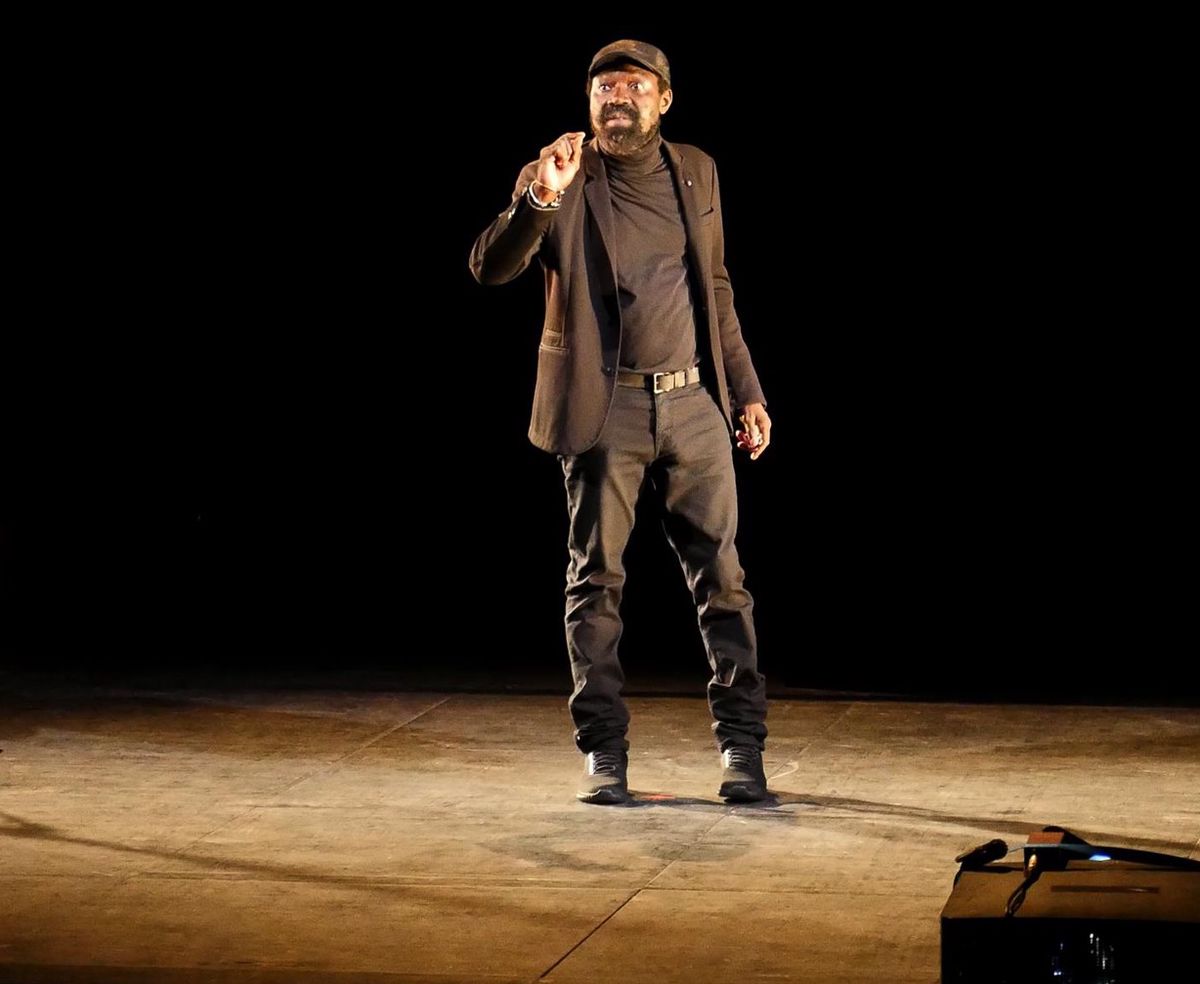 Dieudonné Niangouna dans le monologue «De ce côté», à l’affiche du Théâtre de Vidy.