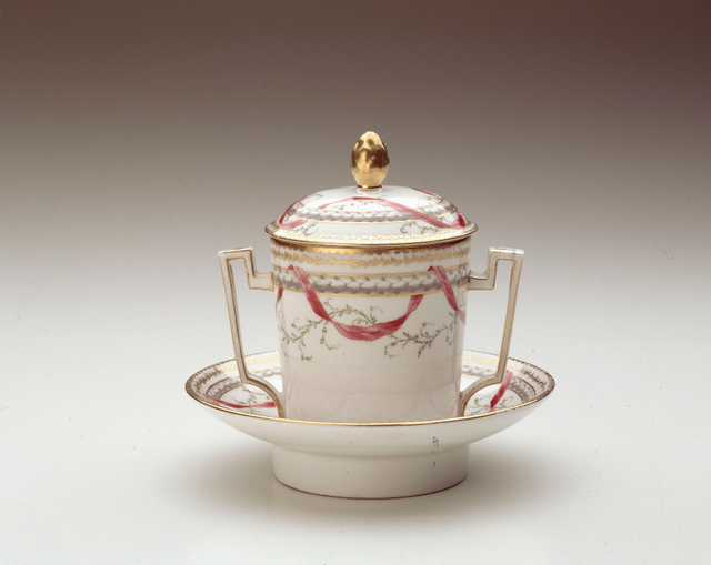 petit plateau ou ravier en porcelaine de Nyon à décor au bluet - auctions & price archive