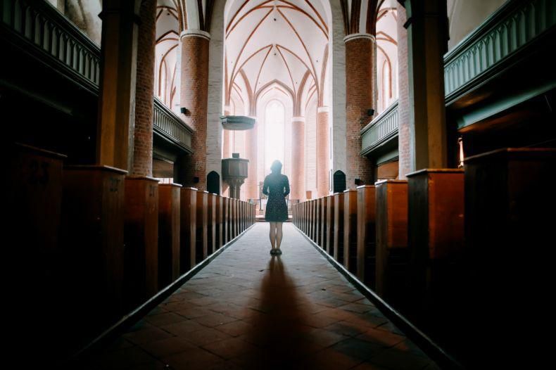 «Les raisons théologiques qui empêchent les femmes de devenir prêtres? Personnellement, je ne les ai toujours pas comprises.» - Catherine Ulrich, Aumônière catholique de la communauté œcuménique des personnes handicapées et de leurs familles.
