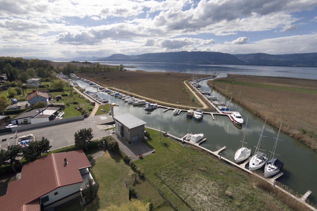 GLETTERENS LE 29 AVRIL 2016 .Vue sur le port Gletterens (Ostende). (24 HEURES /Jean-Paul Guinnard)