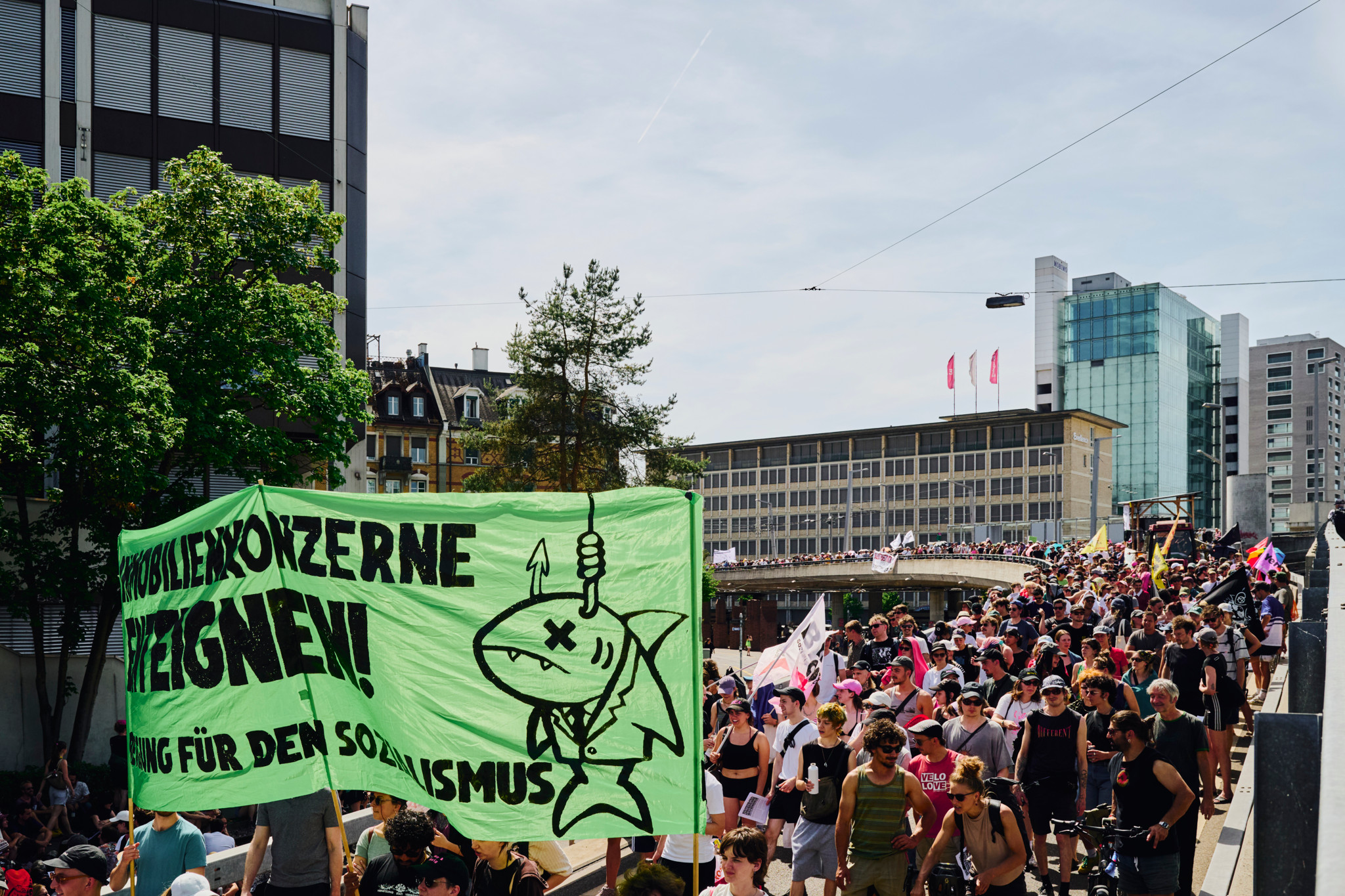 Protest in Zürich: Tausende gehen gegen die Wohnungsnot auf die Strasse