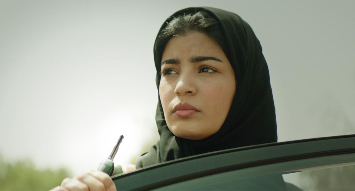 Dans «The Perfect Candidate», l’actrice Mila al-Zahrani, star engagée en Arabie saoudite, incarne élégamment l’anticonformisme et livre avec brio les nuances d’un espoir insatiable.