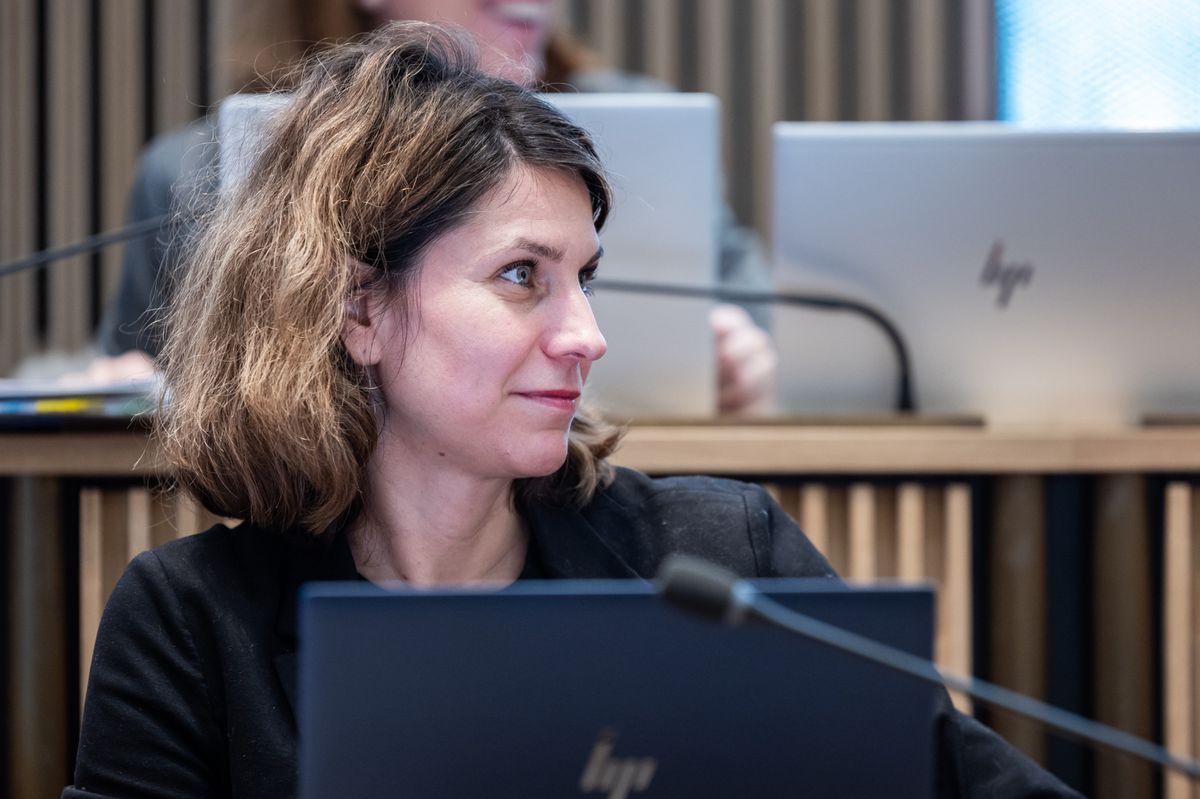 Genève , le 9 décembre 2023.  Réunion du Conseil Municipal de la VIlle de Geève pour le vote du budget 2024. Ici, Christina Kitsos(PS).
Photo Pierre Albouy/Tribune de Genève