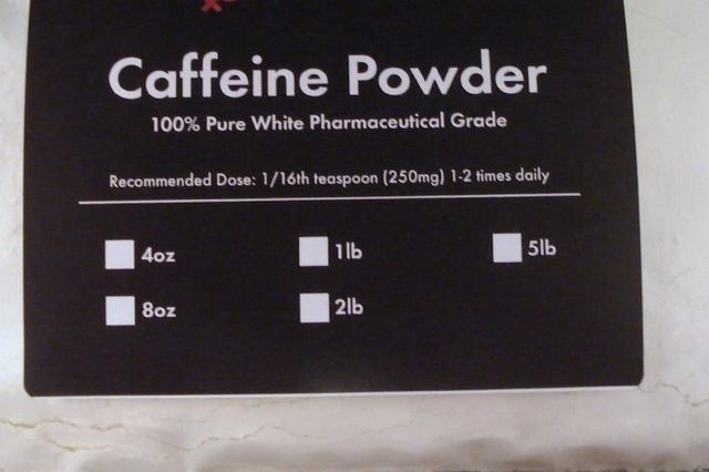 La poudre de caféine est en vente-libre sur internet.