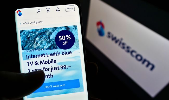 Der Telekomanbieter Swisscom prüft derzeit, ob alle Kundinnen und Kunden zukünftig eine monatliche Rechnung erhalten sollen. Das System mit den Mehrmonatsrechnungen soll wegfallen. 