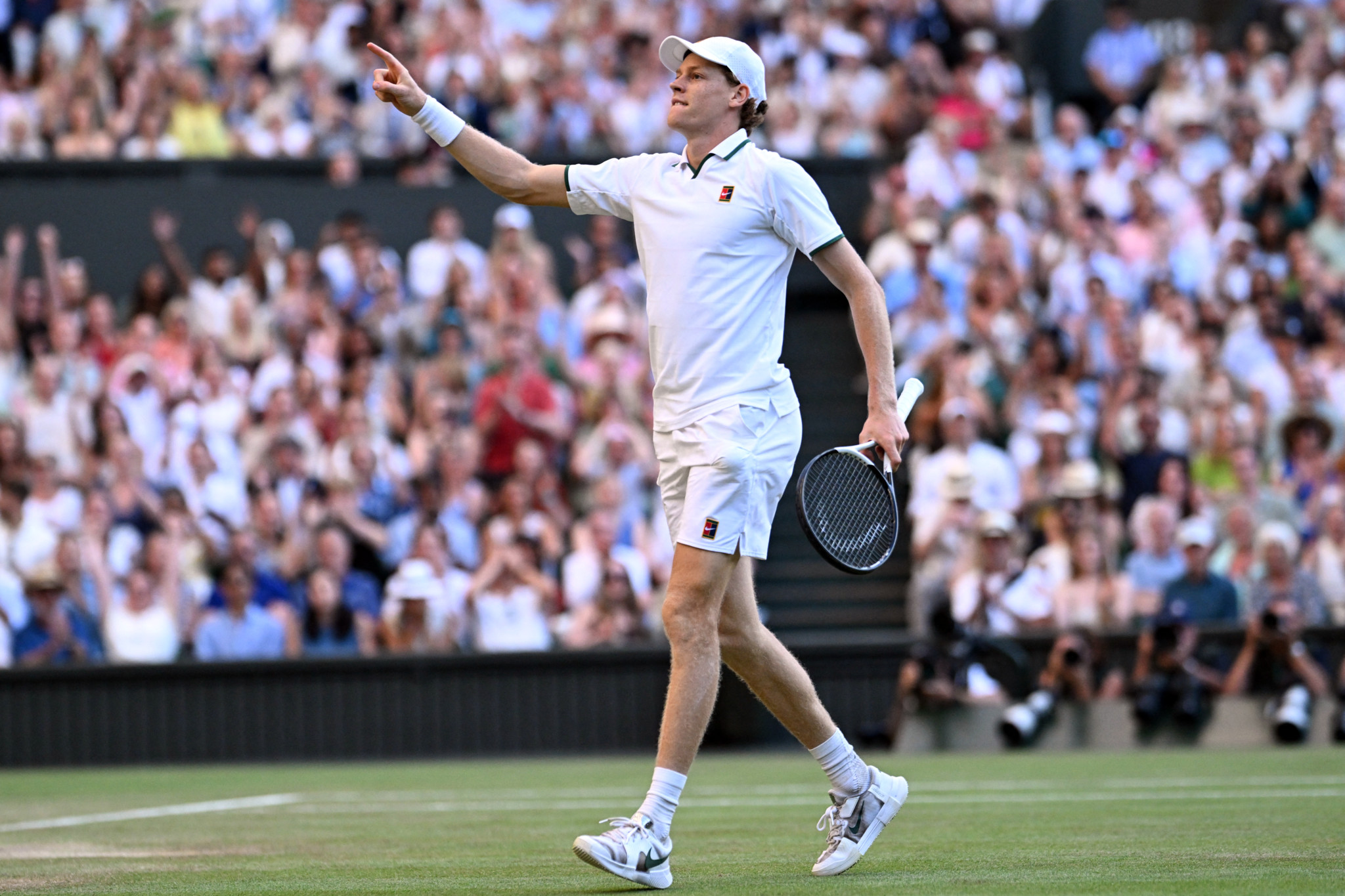 Forfait au tennis: Jannik Sinner renonce à l’US Open en raison d’un genou douloureux