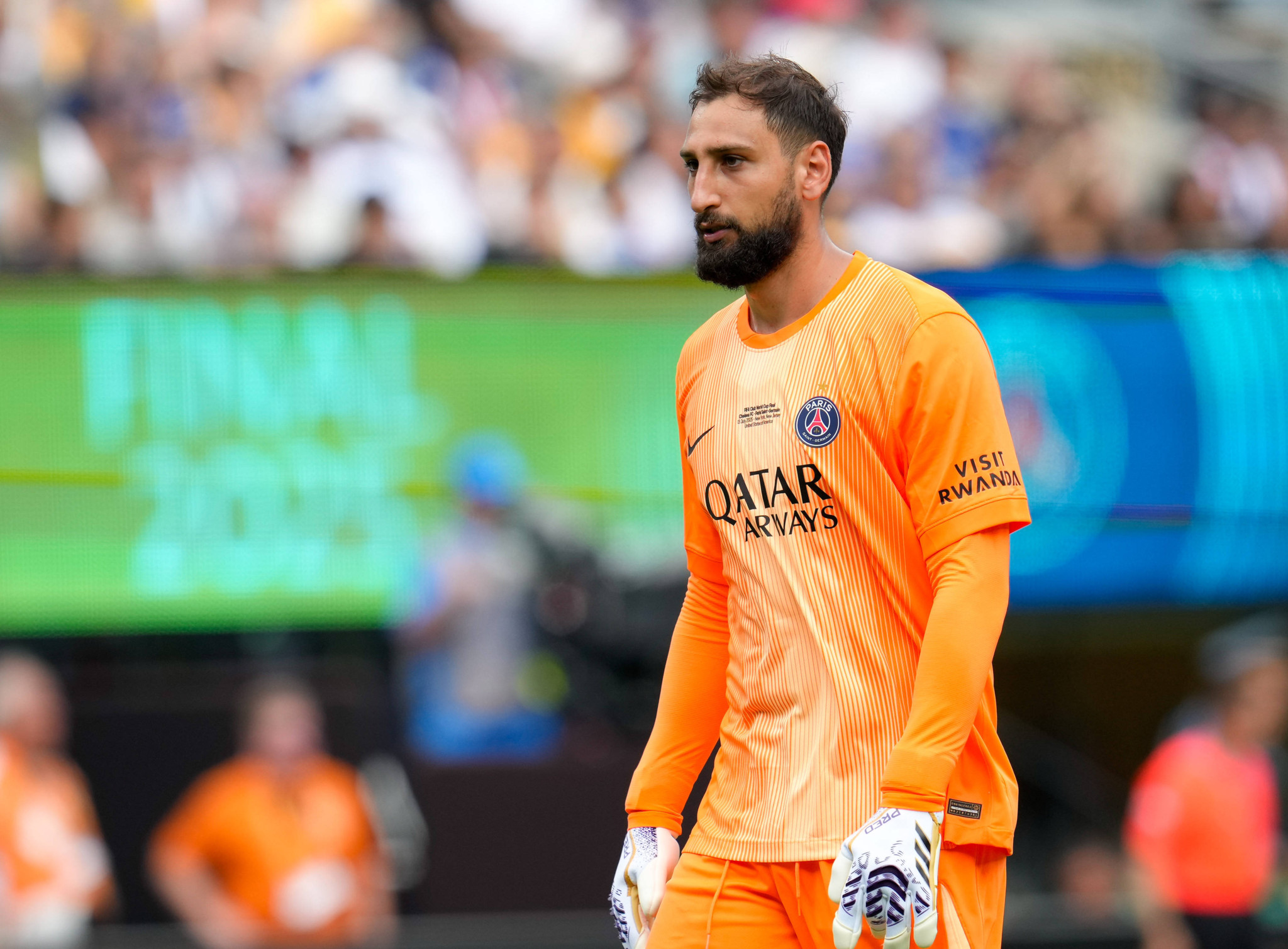 Gianluigi Donnarumma du Paris Saint-Germain lors de la finale de la Coupe du Monde des Clubs FIFA contre Chelsea FC, le 13 juillet 2025 à East Rutherford, vêtu d’un maillot orange.
