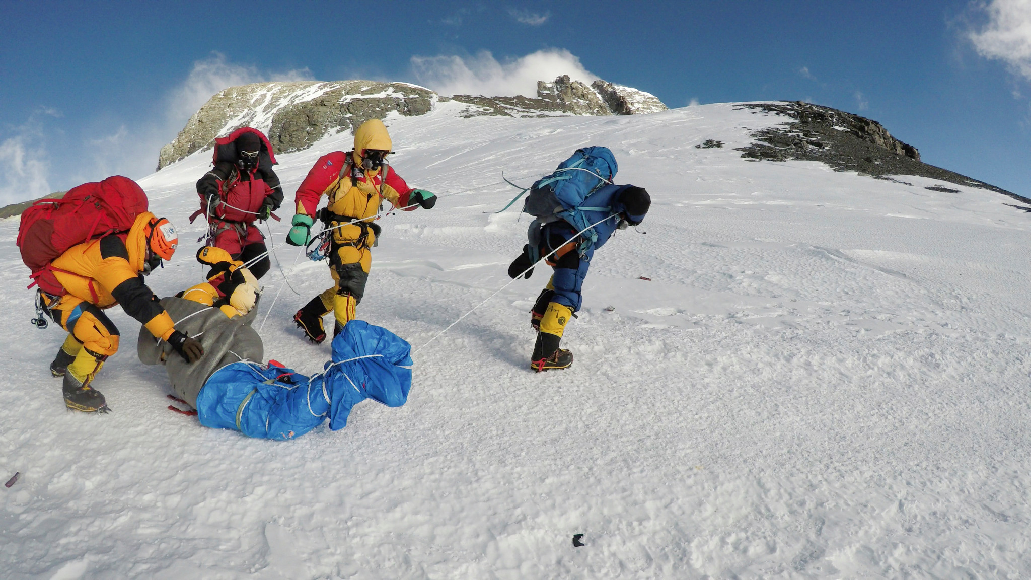 Leichenbergungen am Mount Everest: «Im letzten Jahr hing auch noch ein Toter im Fixseil – darauf muss man die Kunden vorbereiten»