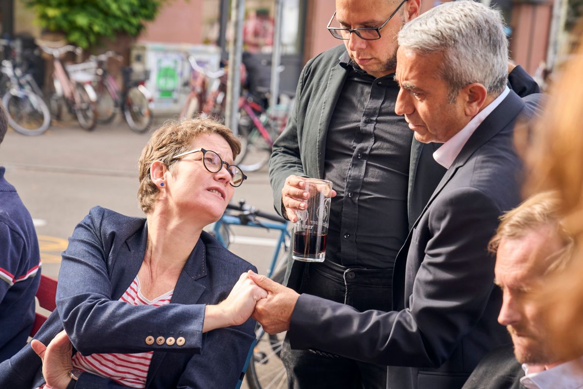 Lisa Mathy und Mustafa Atici, SP-Lunch Bar Didi Offensiv, Erasmusplatz,, Wahlsonntag in der Schweiz, Nationalrats- und Ständeratswahlen 2023, Rathaus, Basel, 22.10.2023, Foto Lucia Hunziker / Tamedia