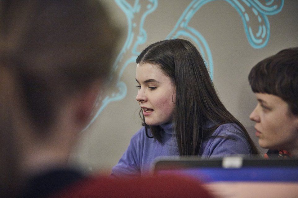 Livia (16). «Auch im Wohlstand können wir aus der Blase schauen.»