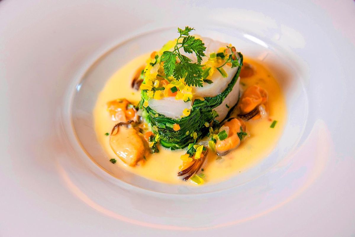 La vapeur de Skrei en habit vert, beurre aux moules et petits légumes est facile à réaliser.