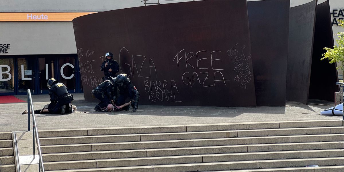 Palestine demonstration in Basel: Police surround demonstrators