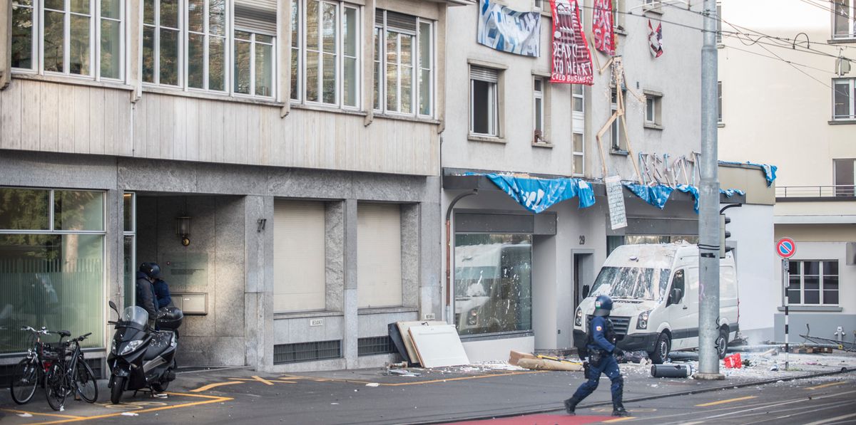 Effi 29 wird geraeumt. Besetztes Haus an der Effingerstrasse wird geraeumt

 © Franziska Rothenbuehler

