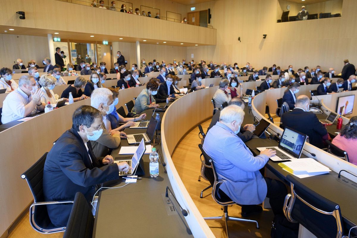 Ces montants ne visent pas les bénéficiaires d’une bourse d’études. Ils seront destinés à ceux qui se prenaient en charge jusqu’ici et qui ont perdu leur job à cause de la pandémie.