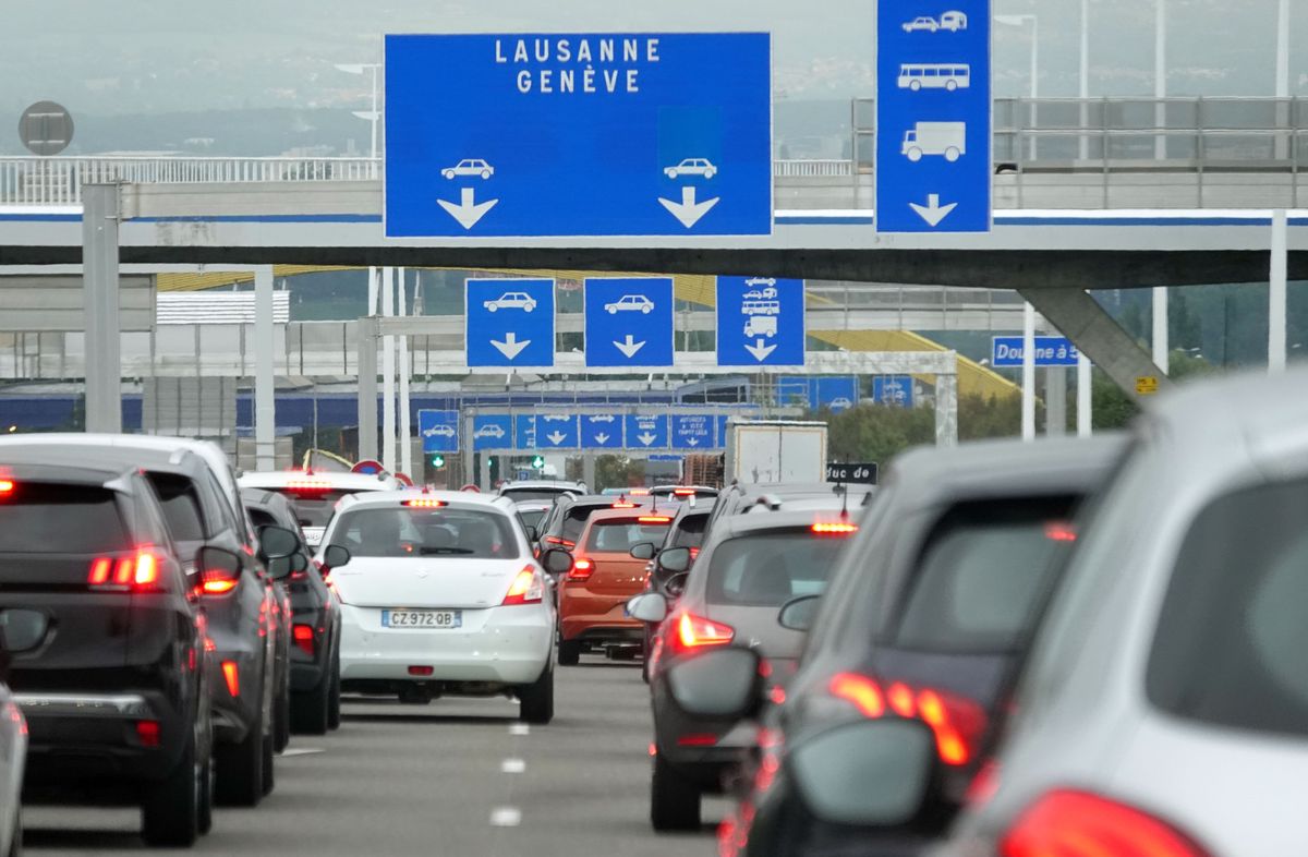 Le télétravail des frontaliers permet, entre autres avantages, de réduire le trafic et la pollution automobiles en Suisse.