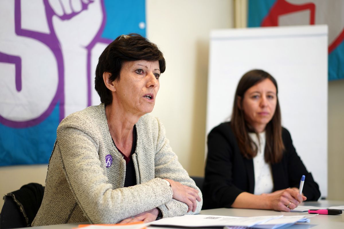 Genève, le 13/02/2023 - Conférence de presse du syndicat SIT qui célèbre la victoire en Cour de Justice du Tribunal des Prud’hommes d’une employée licenciée de manière abusive le jour de son retour de congé maternité. (de gauche à droite) Valérie Buchs et Laura Bisiani (juriste).