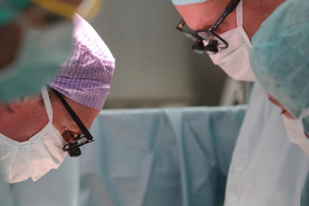 Operation mit Komplikationen Der Bund