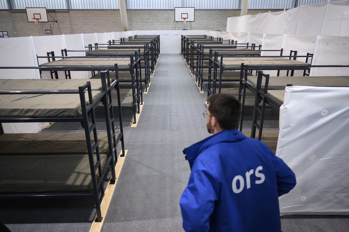 Pour libérer des places au centre fédéral de Boudry, le secrétariat aux migrations doit mettre en place des infrastructures d’urgence dans des bâtiments militaires.