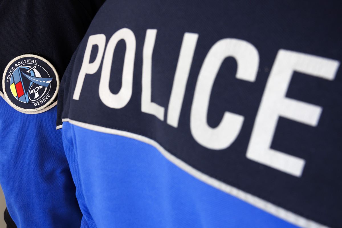 Badge de la police routière genevoise photographié lors de la présentation du bilan 2023 au CASTOR, Genève, le 2 avril 2024.