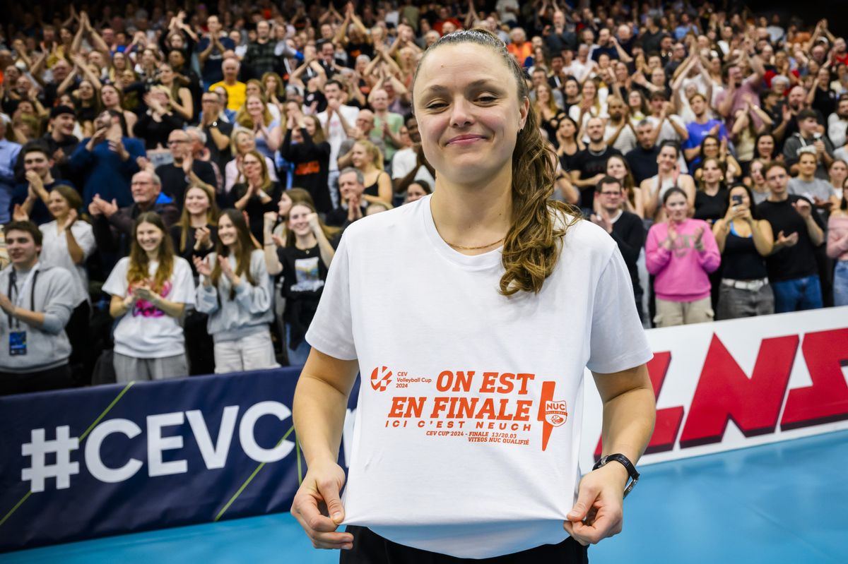 Neuchatel's coach Lauren Bertolacci celebrates the victory during the women's semi-final second leg of the women's CEV Volleyball Cup between Switzerland's Viteos Neuchatel UC and Poland's Grot Budowlani Lodz, in Neuchatel, Switzerland, Tuesday, February 27, 2024. (KEYSTONE/Jean-Christophe Bott)
