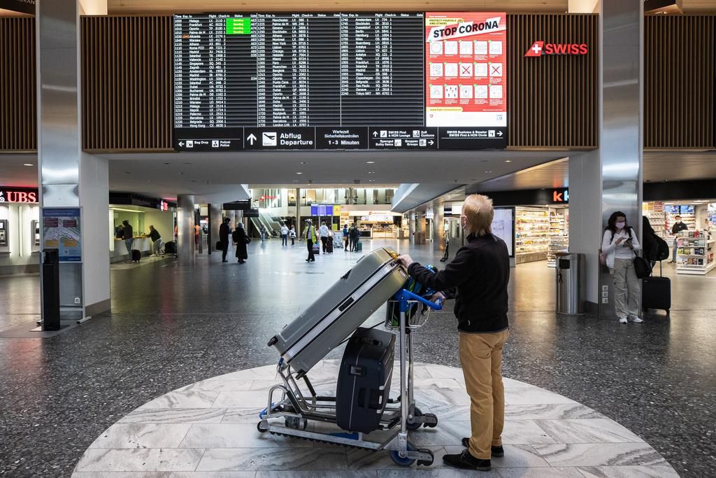 Wenig Passagiere am Flughafen Zürich - Passagieraufkommen am Flughafen ...