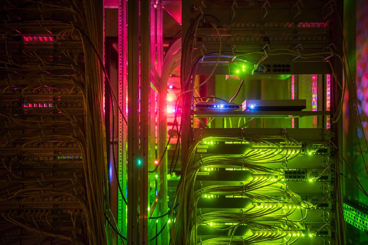 CyberAttacke Hacker bieten im hochsensible Daten des Bundes