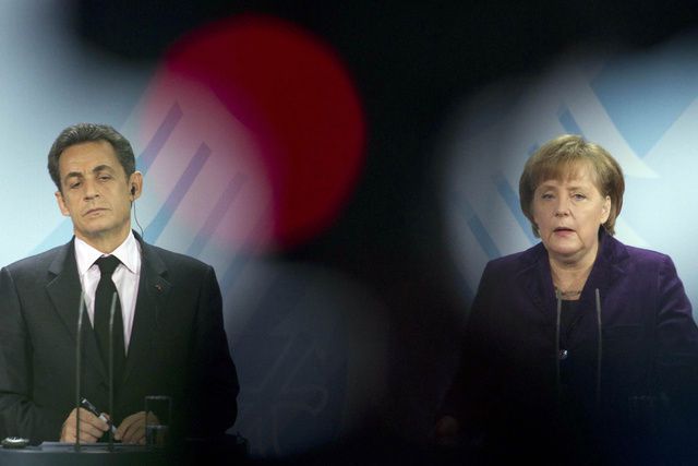 Nicolas Sarkozy et Angela Merkel devant la presse ce lundi 9 janvier.