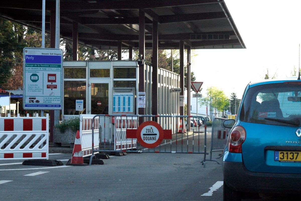 Le poste frontière de Perly dans le sens Saint-Julien/Genève. Photo Lucien Fortunati