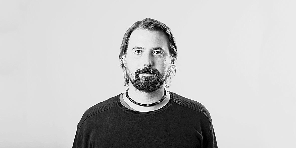 Michael Schumacher heute: Die F1-Legende unterschreibt Helm | Berner